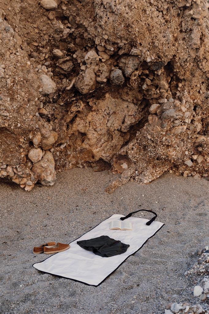VINGA Volonne AWARE™ recycled canvas beach mat