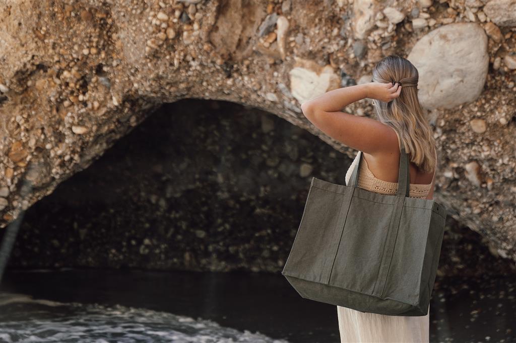 VINGA Hilo AWARE™ recycled canvas maxi tote bag