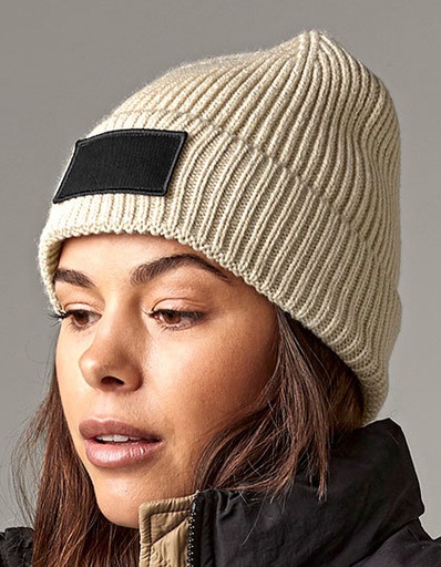 Trendy beanie with patch [B442R]
